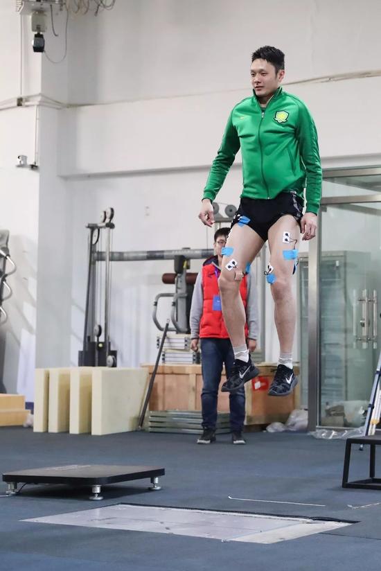 圣安东尼奥马刺发布备战花絮，赛前完成体检，中超任务艰巨，心理建设被强调的简单介绍