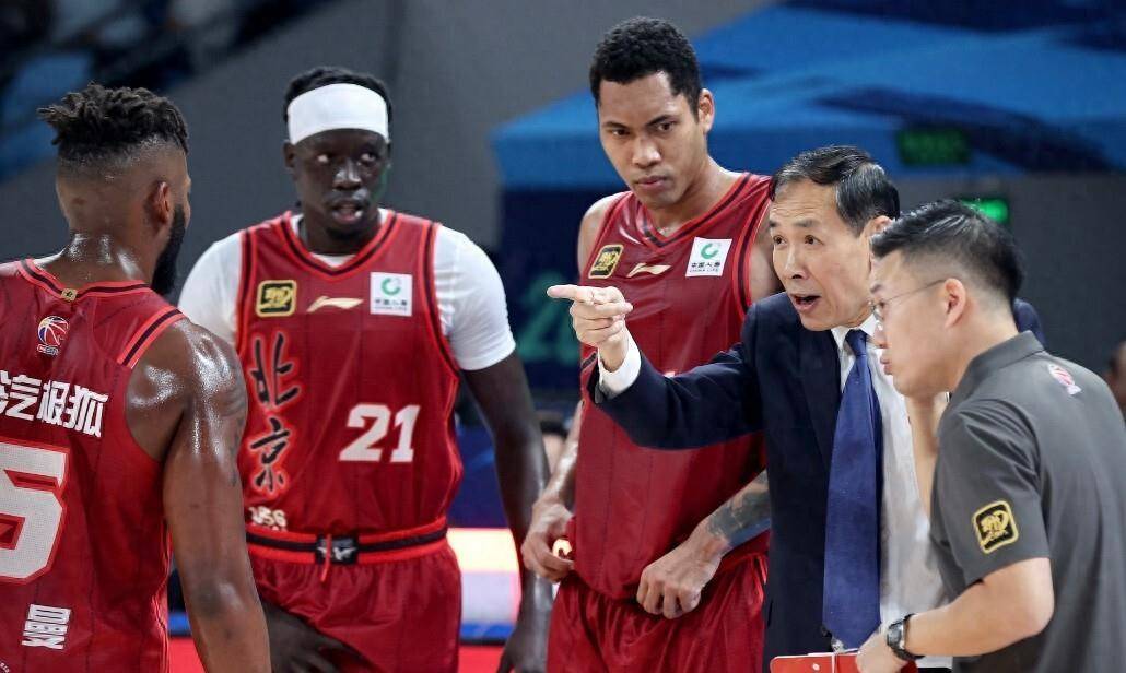 包含CBA常规赛集结日再迎强敌，托特纳姆伤情更新，主帅态度：媒体盛赞，球探报告显示潜力的词条