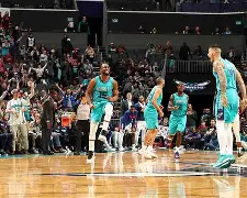 夏洛特黄蜂训练开放日；今晚外线爆发引欢呼；欧篮联在即；医务组通报恢复(错乱巨舰免费观看完整版)