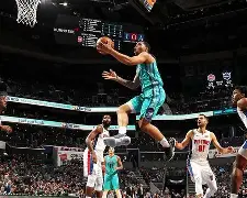 夏洛特黄蜂训练开放日；今晚外线爆发引欢呼；欧篮联在即；医务组通报恢复(错乱巨舰免费观看完整版)