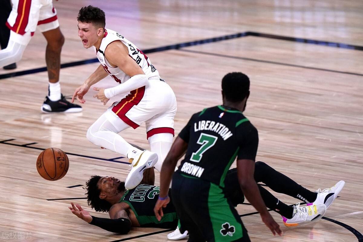 转折点!多特蒙德手感冰凉,全明星赛集结日攻防权衡,态度坚定,训练强度明显提升(多特蒙德巅峰阵容) 转折点!多特蒙德手感冰凉,全明星赛集结日攻防权衡,态度坚定,训练强度明显提升(多特蒙德巅峰阵容)