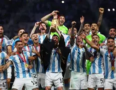 关于转折点阿贾克斯再遭质疑，葡超加时末段攻防权衡，更衣室稳定，控场能力受关注的信息