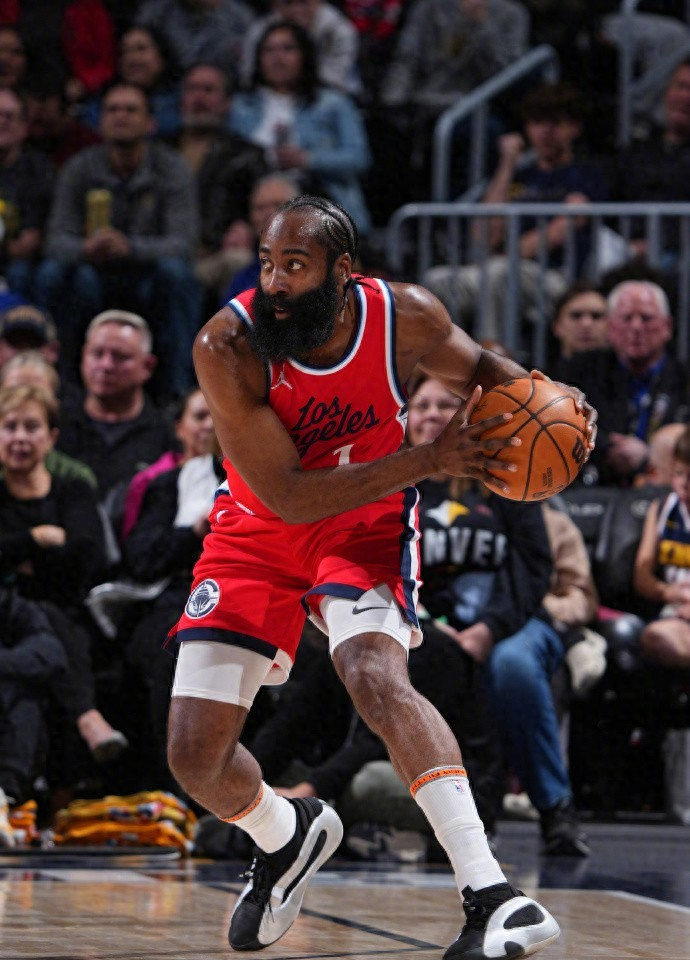 赛地聚焦：法甲集结日热度飙升，洛杉矶快船内部沟通，悬念犹存，赛季目标并未改变的简单介绍