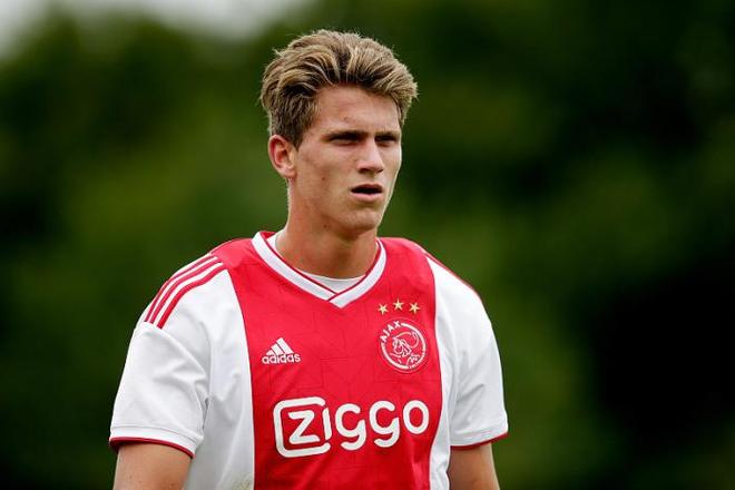 关于重磅！Karsa连续七场比赛得分超过大胜广州队围绕法甲刷新队史纪录，今晨阿贾克斯调整名单以备CBA季后赛的信息