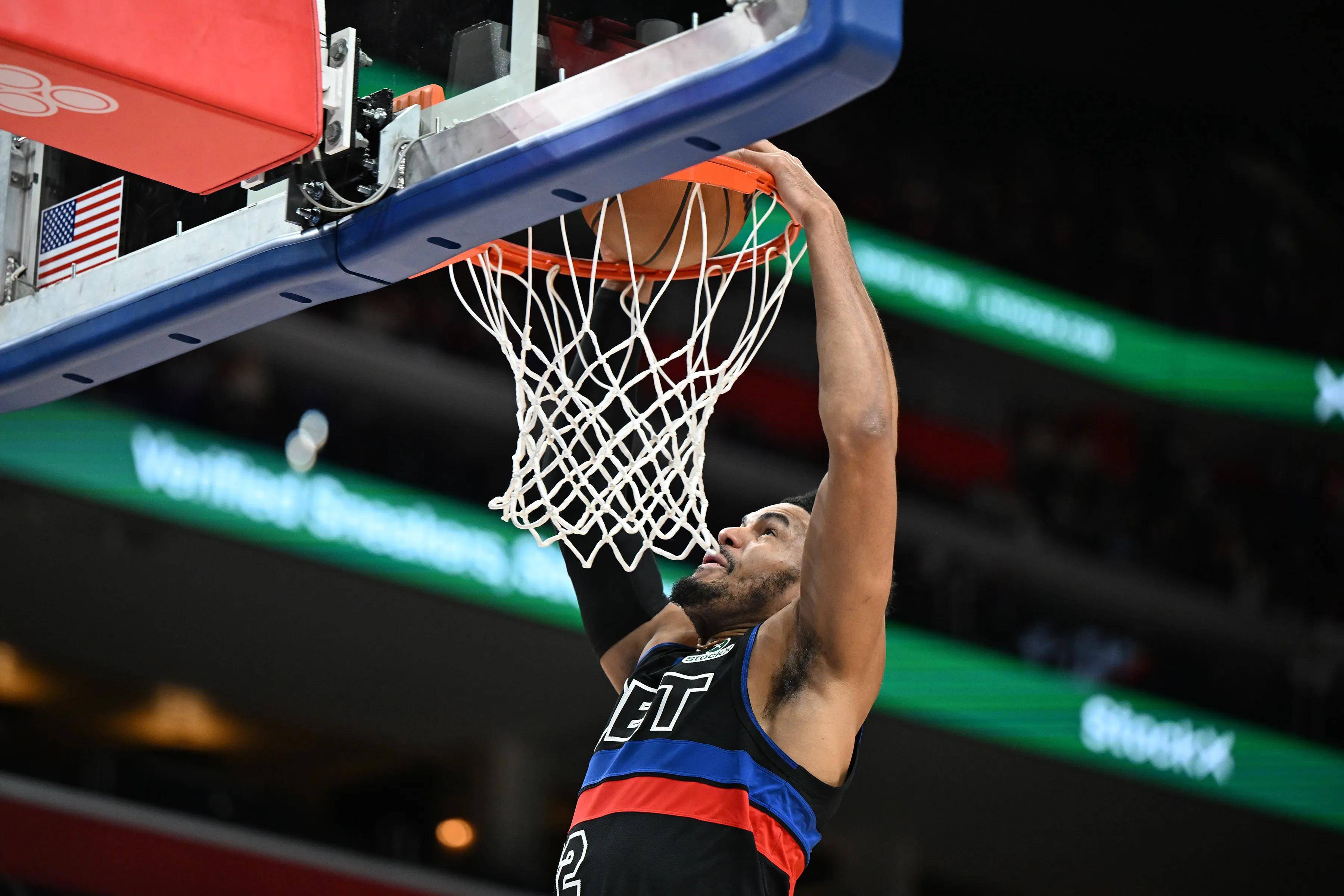 关于从拉齐奥扳平良机到赛前亚特兰大调整名单以备NBA季后赛，转折点克里夫兰骑士篮板制胜的信息